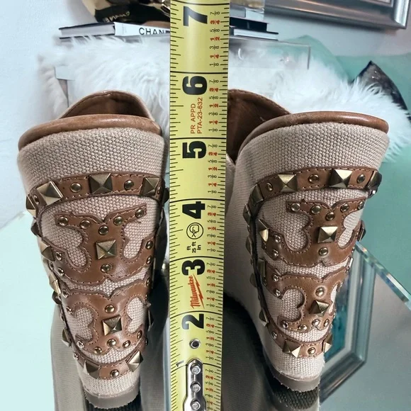 Tory Burch Studded Canvas Wedge Mules Cream/Tan/Size 9.5 - Picture 3 of 10